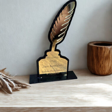 Statuetka Prymus z plexi – personalizowana nagroda dla najlepszego ucznia