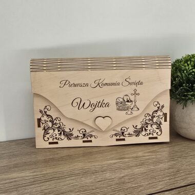 Personalizowana kopertówka komunijna ze sklejki – na pieniądze