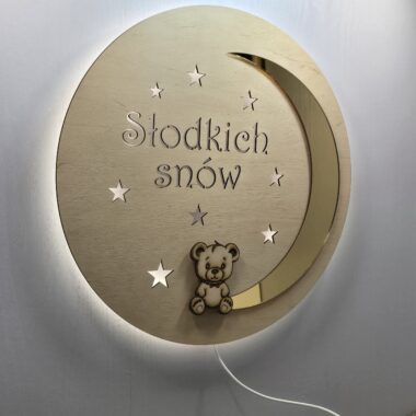 Lampka nocna LED „Słodkich snów” z misiem – drewniana dekoracja do pokoju dziecka