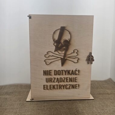 Skrzynka na alkohol „Nie dotykać! Urządzenie elektryczne!”