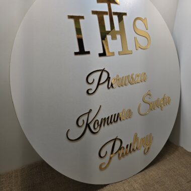 Personalizowane koło komunijne – dekoracja na salę